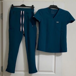 Figs Caribbean Blue Scrub Set